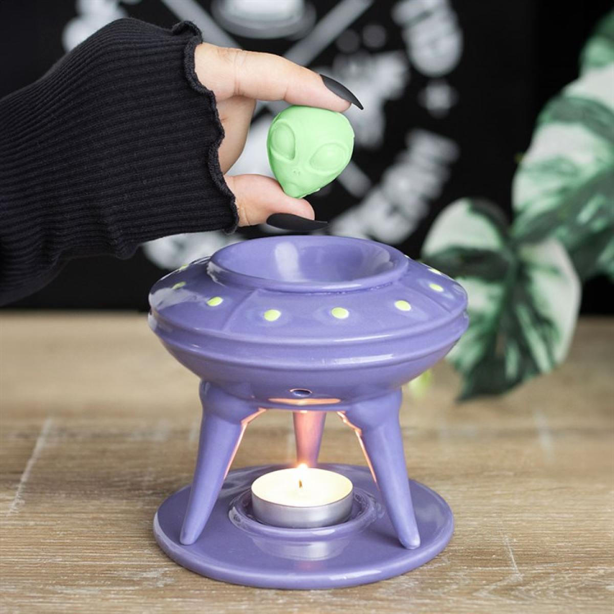 UFO Wax Burner with Lime Alien Wax Melt
